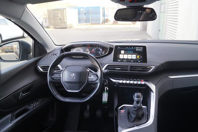 Peugeot 5008 1.2 PureTech 130pk Executive 7-persoons -NW.MOTOR-NAVI-ECC-