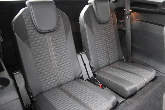 Peugeot 5008 1.2 PureTech 130pk Road Trip 7-zits Airco Navi Camera Carplay Nieuwstaat