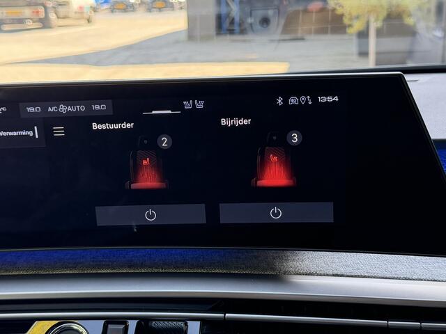 Peugeot 5008 Benzine + Hybride 145 * Automaat * GT * Navigatie * Keyless Start * L.M. Velgen * Achteruitrij Camera * 7-Persoons * Full Led * 1/2 Lederen Interieur * Vingerhoets; Vierde Generatie Eersteklas Service. Al meer dan 100 jaar een begrip in de Brabantse Kempe