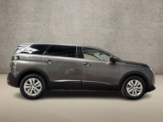 Peugeot 5008 1.2 PureTech Sport 7 Persoons (APPLE CARPLAY, GROOT NAVI, LEDER, 360 CAMERA, KEYLESS, SPORTSTOELEN, TREKHAAK, GETINT GLAS, NIEUWE APK, NIEUWSTAAT)