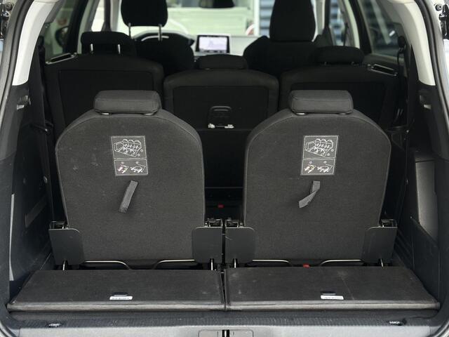 Peugeot 5008 1.2 PureTech Blue Lease Executive | Trekhaak | Cruise Control | Climate Control | Navigatie | Parkeersensoren | Apple Carplay/Android Auto | Draadloze telefoonlader | Lichtmetalen velgen | Dealer Onderhouden |