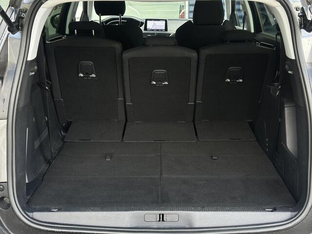 Peugeot 5008 1.2 PureTech Blue Lease Executive | Trekhaak | Cruise Control | Climate Control | Navigatie | Parkeersensoren | Apple Carplay/Android Auto | Draadloze telefoonlader | Lichtmetalen velgen | Dealer Onderhouden |