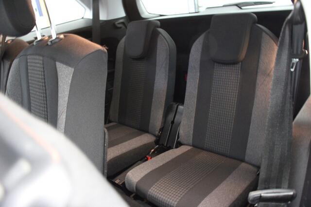 Peugeot 5008 1.2 PureTech Allure 7 Persoons - Trekhaak, Digitaal Cockpit, Carplay