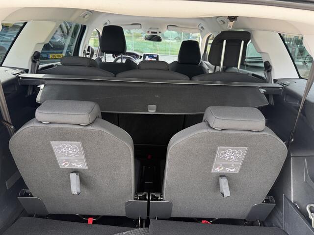 Peugeot 5008 1.2 PureTech Blue Lease Executive ** Trekhaak ** 7-persoons ** Navigatie ** NAP!!