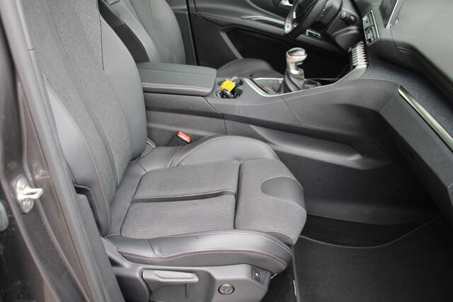 Peugeot 5008 1.2 PureTech 130pk GT-Line 7-zits Airco Navi Panoramadak 360 Camera Trekhaak