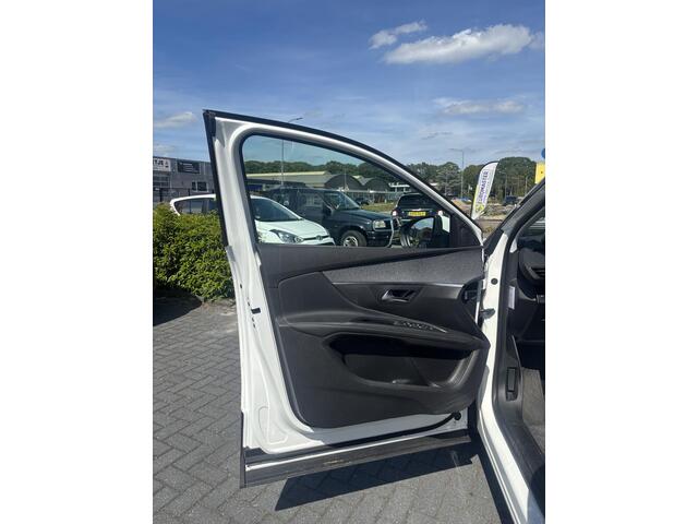 Peugeot 5008 1.2 PureTech Allure |Dealer Onderhouden|Camera|Navi|