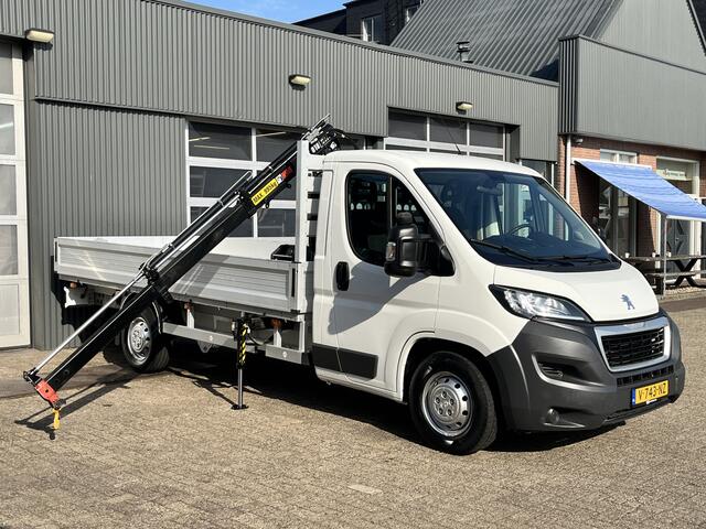 Peugeot BOXER 335 2.0 HDI 420cm Laadbak Pick-up Open laadbak Hiab 018T laadkraan Airco Stuurwielbediening Trekhaak 3000kg trekgewicht 3-persoons Euro 6 P-up