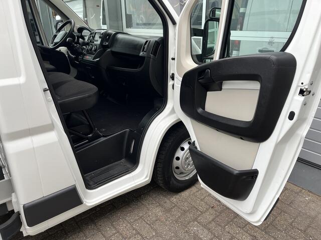 Peugeot BOXER 335 2.0 HDI 420cm Laadbak Pick-up Open laadbak Hiab 018T laadkraan Airco Stuurwielbediening Trekhaak 3000kg trekgewicht 3-persoons Euro 6 P-up