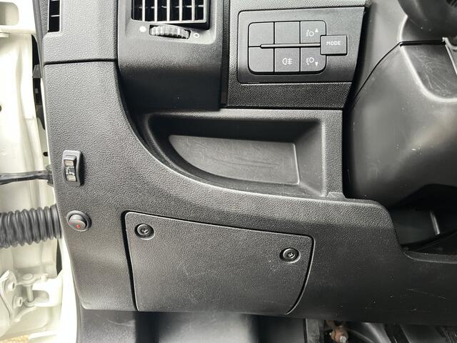 Peugeot BOXER 335 2.0 HDI 420cm Laadbak Pick-up Open laadbak Hiab 018T laadkraan Airco Stuurwielbediening Trekhaak 3000kg trekgewicht 3-persoons Euro 6 P-up