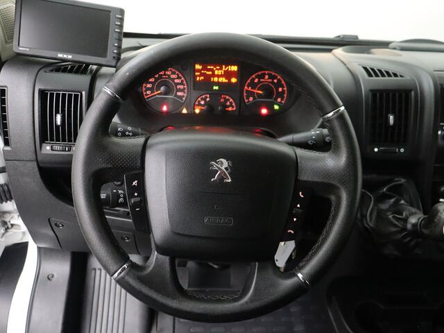 Peugeot BOXER 2.2BlueHDi 165pk Open Laadbak 4.20 Meter | Airco | Camera | 3-Persoons | 3000Kg Trekhaak