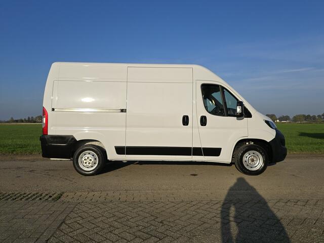 Peugeot BOXER 335 2.2 BlueHDi L2 H2 - Euro 6 - 140 Pk - ParkeerCamera - Airco - Cruise Control