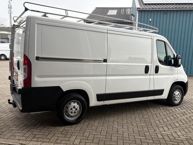 Peugeot BOXER 330 2.0 111Pk BlueHDI L2H1 Premium / Cruise / Airco / IMPERIAAL / Trekhaak / Apk t/m 28-09-2026