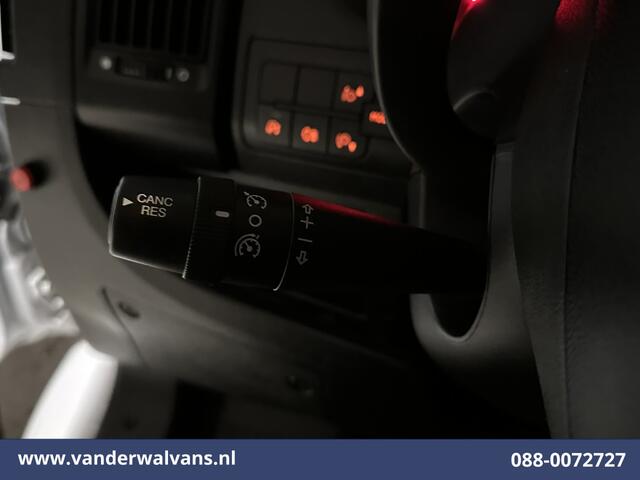 Peugeot BOXER 2.2 BlueHDi 141pk Bakwagen Laadklep Euro6 Airco | 985kg laadvermogen | Cruisecontrol Bijrijdersbank