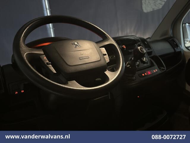 Peugeot BOXER 2.2 BlueHDi 141pk Bakwagen Laadklep Euro6 Airco | Cruisecontrol | 955kg laadvermogen bijrijdersbank