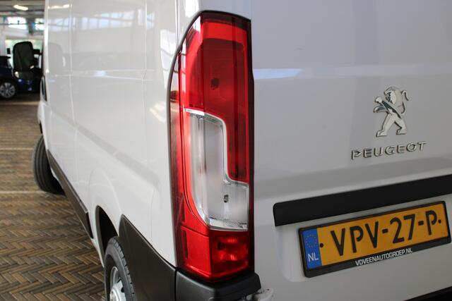 Peugeot BOXER 330 2.2 BlueHDi 140 L2H2 Premium | Incl. 12 maanden garantie | Cruise control | Parkeercamera | Airco | Bluetooth | DAB Radio | Start/stop systeem | Multifunctioneel stuurwiel |