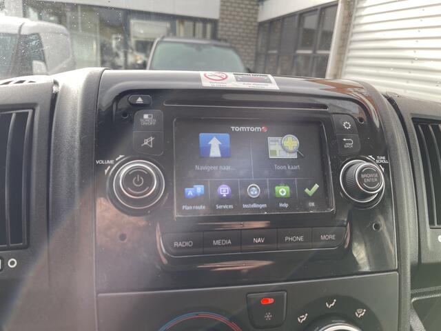 Peugeot BOXER 435 2.0 BlueHDI 164pk Pro bakwagen met Dhollandia laadklep / 440 cm lang / doorladen tot 550 cm mogelijk boven de cabine / euro 6 / airco