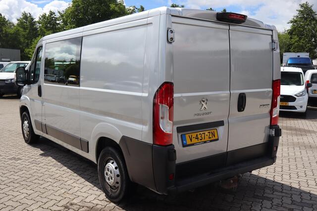 Peugeot BOXER 330 2.0 BlueHDI L2H1 Premium DC Navigatie, Camera, Trekhaak, Cruise control, 6 Persoons, Airco