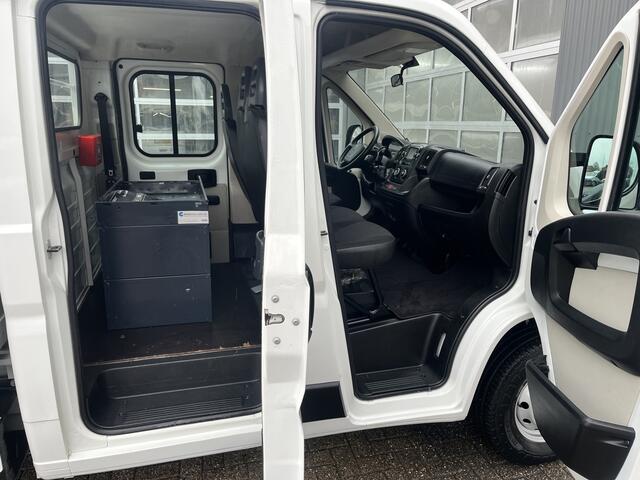 Peugeot BOXER 335 2.0 BlueHDI L2 Euro 6 Fassi laadkraan Airco Trekhaak 2500kg trekgewicht Kastinrichting 3-Persoons P-up Pick-up Open laadbak