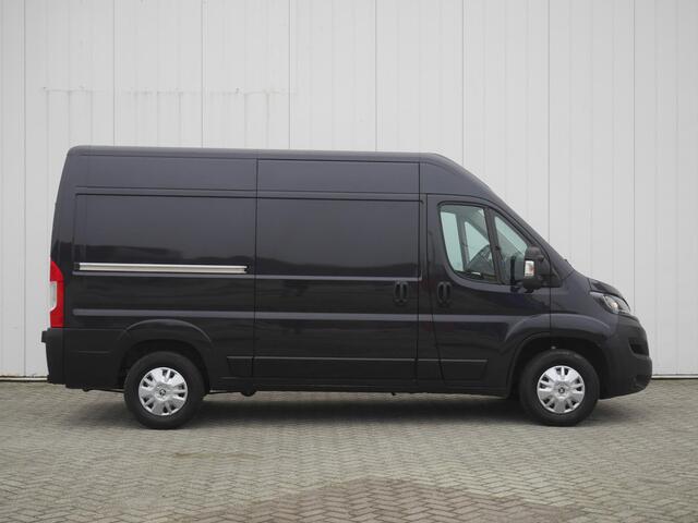 Peugeot BOXER 333 2.2 BlueHDi 140 L2H2 Premium 140 Pk | 3-Zits | Camera Achter | Laadruimte Pakket | Cruise Control | Navigatie | Comfort Stoel