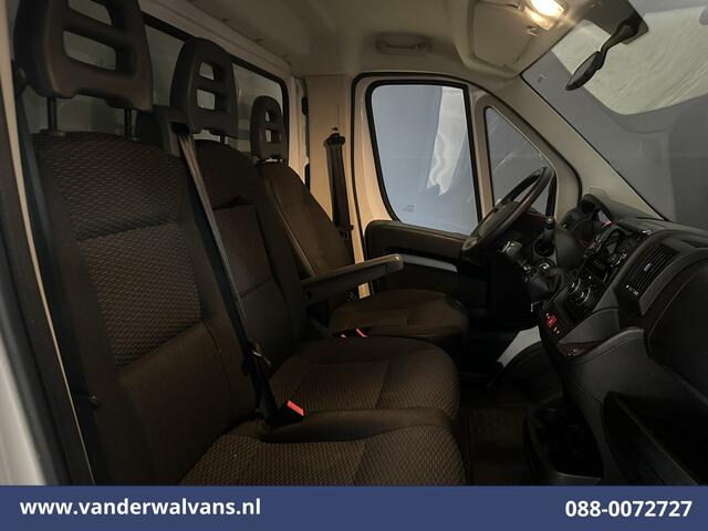 Peugeot BOXER 2.2 BlueHDi 141pk Bakwagen Laadklep Euro6 Airco | Cruisecontrol | 995kg laadvermogen Bijrijdersbank