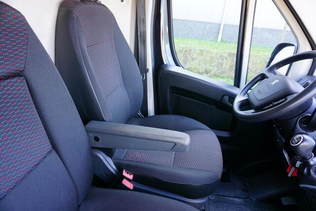 Peugeot BOXER 335 2.2 BlueHDi 140 L3H2 Premium in Topstaat |1e eigenaar |Camera |Cruise |Navi |Airco |Metallic |3500 KG |EURO6D |BPM voordeel! |Lage km-stand