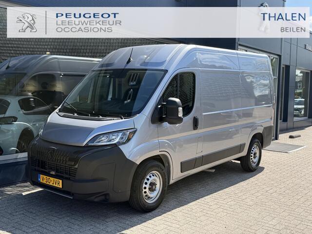 Peugeot BOXER 2.2 BlueHDi 140 PK L2H2 | Facelift model | 1e Eigenaarsauto met 20.500 KM | 3-Zits | Trekhaak 3000 KG | Zakelijk BPM Vrij | Camera | Parkeersensoren | Airco | Laadruimte Betimmering | Cruise Control | Apple Carplay & Android Auto |