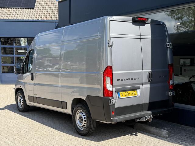 Peugeot BOXER 2.2 BlueHDi 140 PK L2H2 | Facelift model | 1e Eigenaarsauto met 20.500 KM | 3-Zits | Trekhaak 3000 KG | Zakelijk BPM Vrij | Camera | Parkeersensoren | Airco | Laadruimte Betimmering | Cruise Control | Apple Carplay & Android Auto |