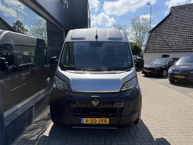 Peugeot BOXER 2.2 BlueHDi 140 PK L2H2 | Facelift model | 1e Eigenaarsauto met 20.500 KM | 3-Zits | Trekhaak 3000 KG | Zakelijk BPM Vrij | Camera | Parkeersensoren | Airco | Laadruimte Betimmering | Cruise Control | Apple Carplay & Android Auto |