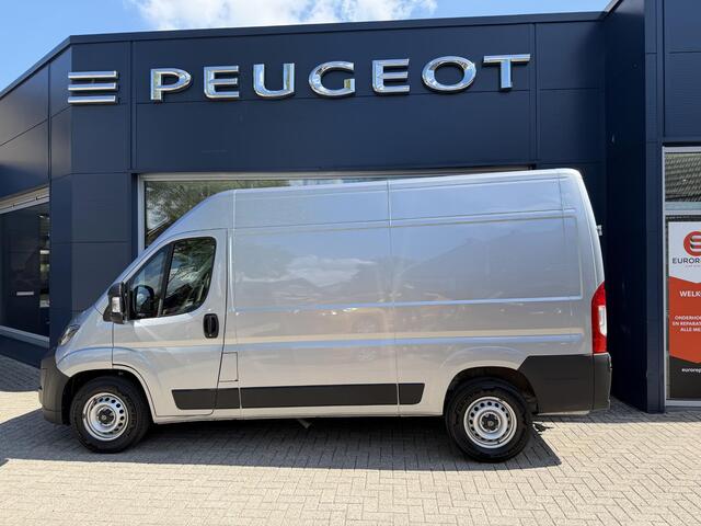 Peugeot BOXER 2.2 BlueHDi 140 PK L2H2 | Facelift model | 1e Eigenaarsauto met 20.500 KM | 3-Zits | Trekhaak 3000 KG | Zakelijk BPM Vrij | Camera | Parkeersensoren | Airco | Laadruimte Betimmering | Cruise Control | Apple Carplay & Android Auto |