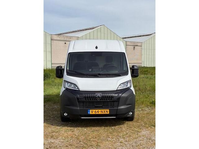 Peugeot BOXER 2.2 BlueHDi 140 S&S L2H2 3.3t | Achteruitrijcamera | Parkeersensoren | Climate control | Cruise control | Climate control | Spraakbediening | Trekhaak