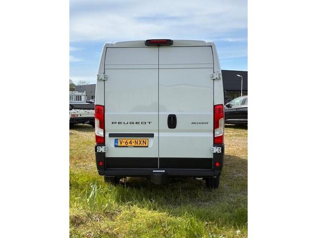 Peugeot BOXER 2.2 BlueHDi 140 S&S L2H2 3.3t | Achteruitrijcamera | Parkeersensoren | Climate control | Cruise control | Climate control | Spraakbediening | Trekhaak