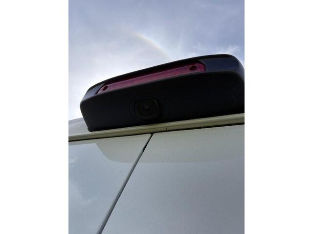 Peugeot BOXER 2.2 BlueHDi 140 S&S L2H2 3.3t | Achteruitrijcamera | Parkeersensoren | Climate control | Cruise control | Climate control | Spraakbediening | Trekhaak