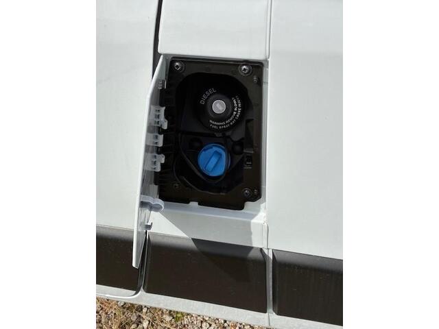 Peugeot BOXER 2.2 BlueHDi 140 S&S L2H2 3.3t | Achteruitrijcamera | Parkeersensoren | Climate control | Cruise control | Climate control | Spraakbediening | Trekhaak