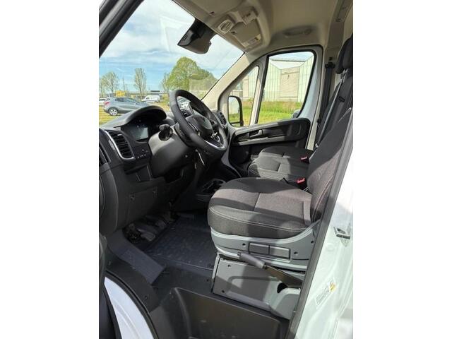 Peugeot BOXER 2.2 BlueHDi 140 S&S L2H2 3.3t | Achteruitrijcamera | Parkeersensoren | Climate control | Cruise control | Climate control | Spraakbediening | Trekhaak