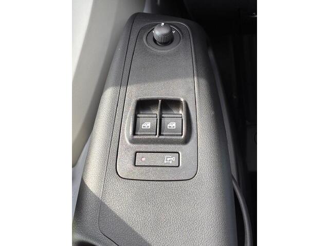 Peugeot BOXER 2.2 BlueHDi 140 S&S L2H2 3.3t | Achteruitrijcamera | Parkeersensoren | Climate control | Cruise control | Climate control | Spraakbediening | Trekhaak
