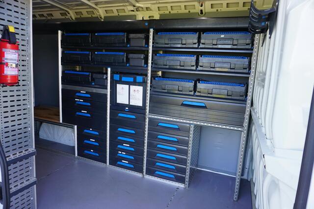 Peugeot BOXER 335 2.2 BlueHDi 165 L3H2 Premium Mobiele Werkplaats |Sortimo inrichting |Wandstroom |2 stoelen |2 airbags |Camera |Standkachel |Verwarmde stoelen |EURO6D |165 pk |1e eigenaar