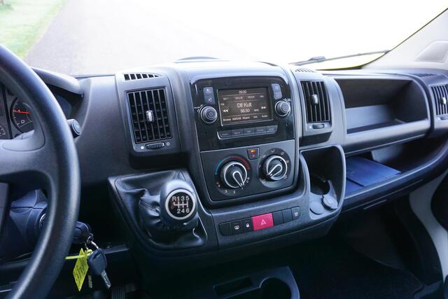 Peugeot BOXER 435 2.2 BlueHDi 165 L4H2 Zwaar Premium in Topstaat |Betimmering |Camera |Airco |Parkeersensoren |Bluetooth media en telefonie |1e eigenaar |EURO6D |165 pk |BPM vrij!