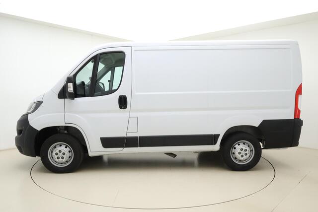 Peugeot BOXER 2.2 BlueHDi 120 L1H1 3.3t | Airco | In hoogte verstelbare zittingen | Parkeersensoren | Armsteunen | Centrale deurvergrendeling | Hill hold | Stuurbediening