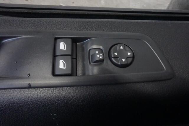 Peugeot EXPERT 2.0 BlueHDI 180PK Dubbele Cabine Automaat Navigatie Parkeersensoren Clima Control Trekhaak