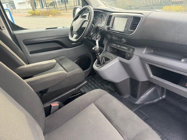 Peugeot EXPERT 1.5 BlueHDI 120pk Euro6 Premium Airco,Cruisecontrol,Apple Carplay