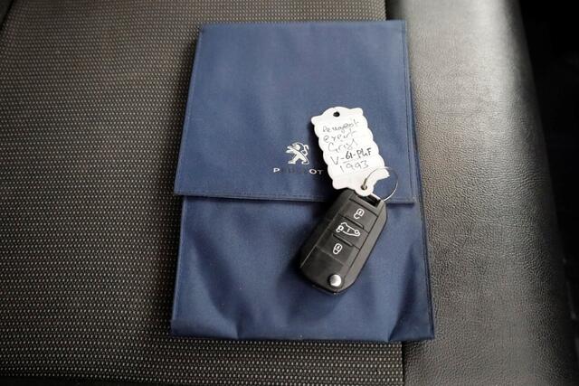 Peugeot EXPERT 1.5 BlueHDI 120pk Standard Premium Airco/Navi/Camera/2x Schuifdeur 04-2021