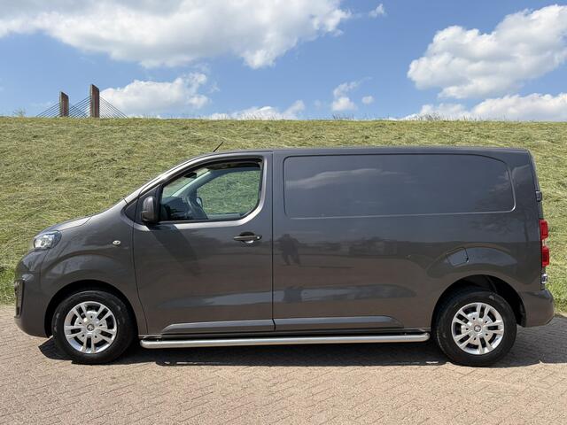 Peugeot EXPERT L2H1 2.0 BlueHDI 120 Premium Pack 3 Pers | Sidebars RVS | PDC V&A | Apple Carplay/Android Auto | Laadruimtebetimmering | Trekhaak