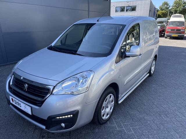 Peugeot PARTNER 100pk L1 Première (Trekhaak - Camera - Sidebars - Airco - Apple Carplay - Laadruimte betimmering - Parkeersensoren - Cruise Controle)