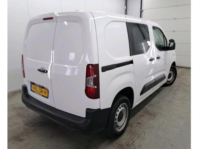 Peugeot PARTNER 1.2 Benz.111PK Euro6 * Distributie bij 51Dkm. vervangen * / Premium / Airco / Navigatie / Schuifdeur Re./ Radio multimedia /