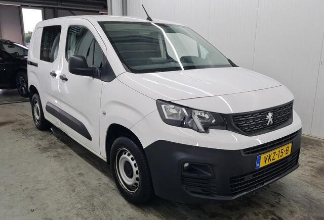 Peugeot PARTNER 1.2 Benzine 111PK Euro6 * Distributie bij 43Dkm. vervangen * / Premium / Airco / Navigatie / Schuifdeur Re./ Radio multimedia /