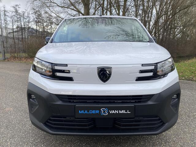 Peugeot PARTNER e-Partner L2 50 kWh 136pk | ACTIE! | 8 jaar garantie | NAVI | Multimedia | Apple Carplay | Android Auto | Achteruitrijcamera | Parkeersensoren voor en achter | Dode hoek detectie | Surround view | Licht- en regensensor | Mistlampen | Stuurwielbediening |