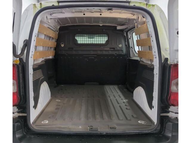 Peugeot PARTNER 1.2 Benzine 111PK Euro6 *Distributie bij 66Dkm.vervangen* Premium / Airco / Navigatie / Schuifdeur Re./ Radio multimedia