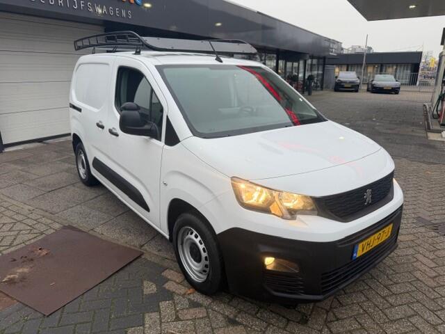 Peugeot PARTNER 1.5 BlueHDI Premium AIRCO I APPLE CAR PLAY I IMPERIAAL I LAGE KM'S I COMPLETE ONDERHOUDSHISTORIE I 1e EIGENAAR