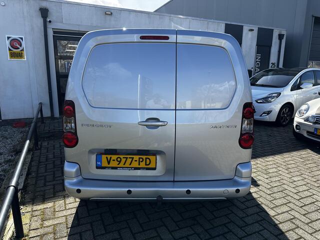 Peugeot PARTNER 120 1.6 BlueHDi 100 L1 Premium Pack S&S Navi | Cruise | Trekhaak | PDC | Bumpers in kleur