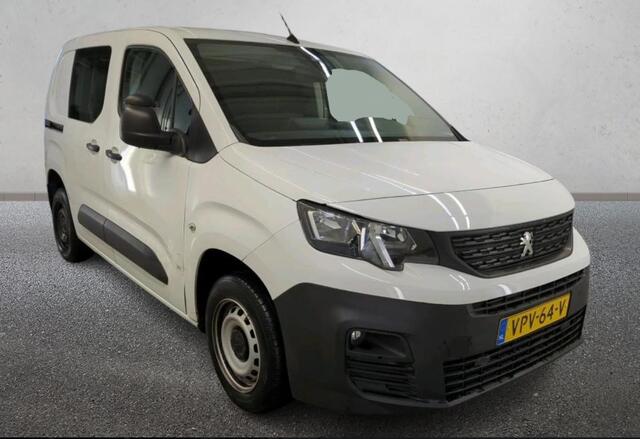 Peugeot PARTNER 1.2 Benzine 111PK Euro6 Premium / Airco / Navigatie / Cruise-ctr. / Schuifdeur + Raam / Radio multimedia